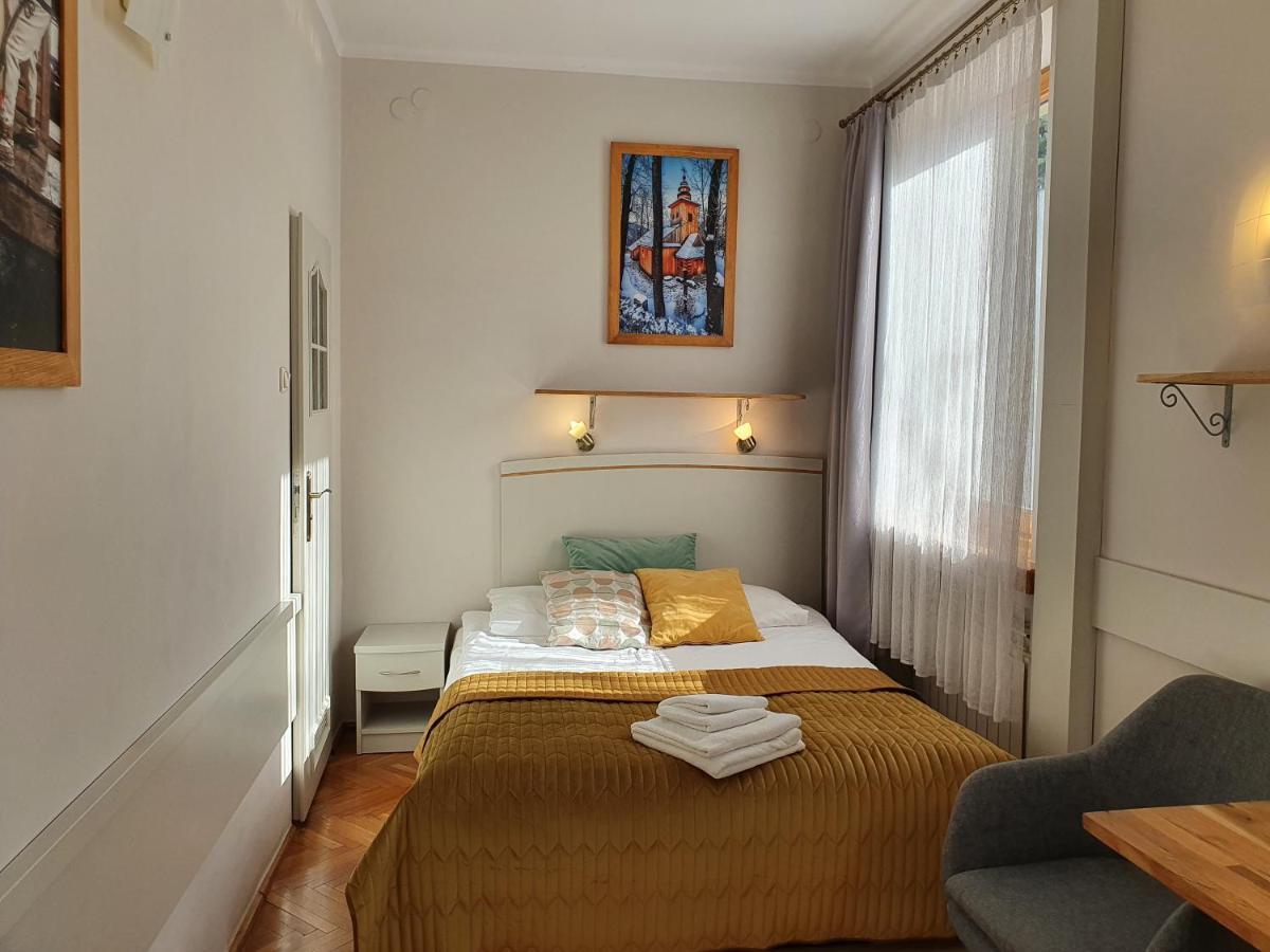 Iskra Bed & Breakfast 3*